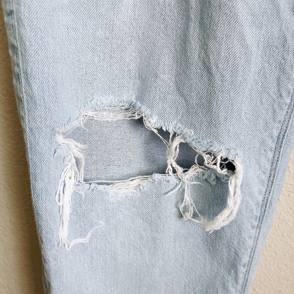 American Eagle Outfitters Light Blue Distressed Jeans - Picture 4 of 12
